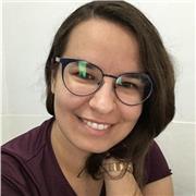 Soy una persona extrovertida pero exigente. Me gusta infundir en mis alumnos pasión y ganas por la materia, a la vez q se sientan cómodos sin perder su individualidad. Considero que un alumno progresa, cuando le das libertad a ser uno mismo